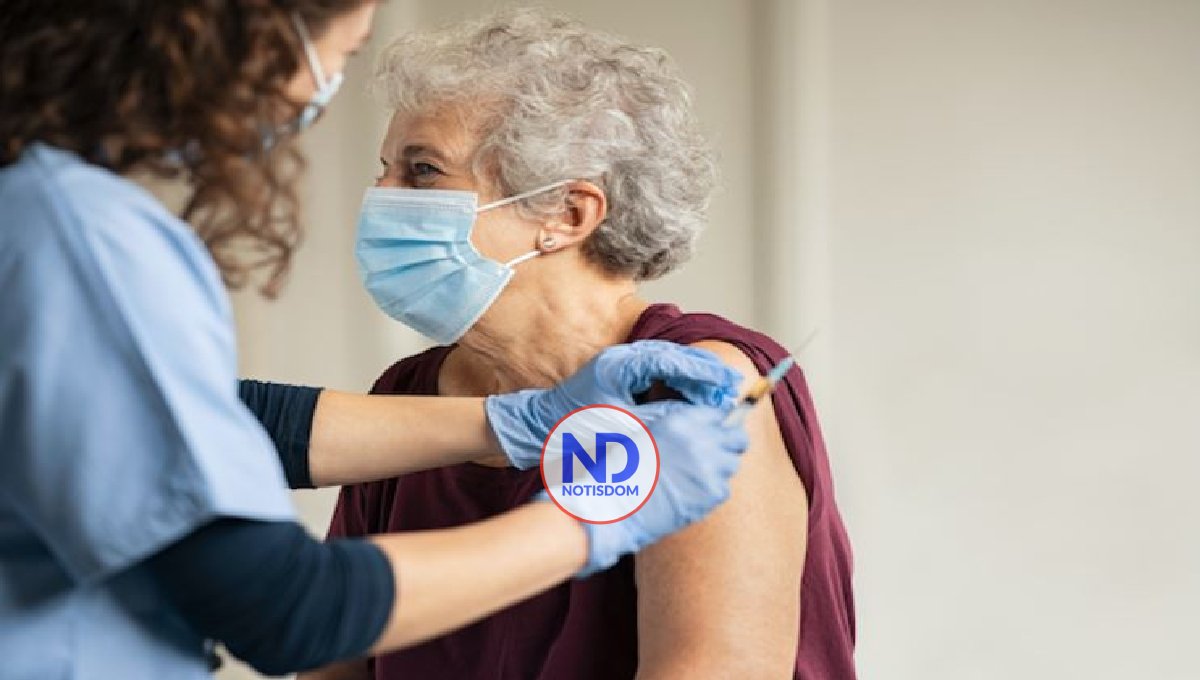 Tercera dosis aumenta los anticuerpos un 85% en ancianos