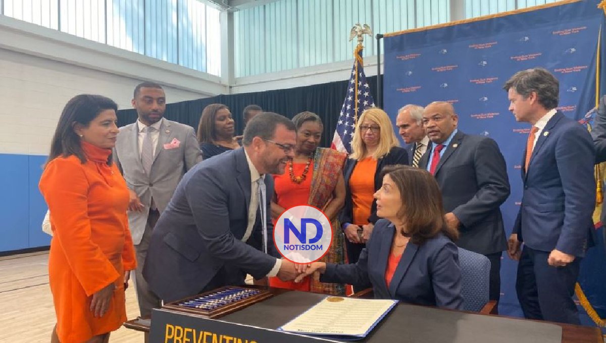 Gobernadora firma leyes contra la violencia armada