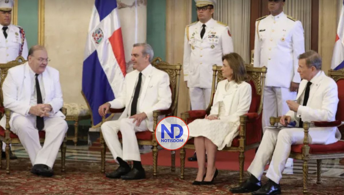 Presidente Abinader recibe credenciales de ocho nuevos embajadores