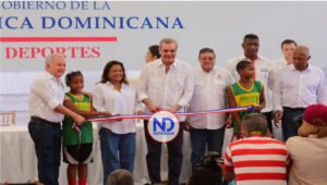 Abinader inaugura techado del Club Pueblo Nuevo