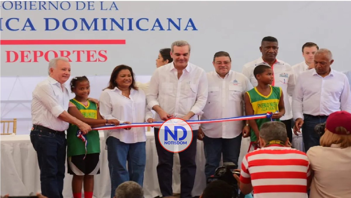 Abinader inaugura techado del Club Pueblo Nuevo