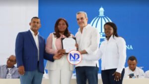 Abinader entrega cerca de 400 títulos de propiedad en Elías Piña