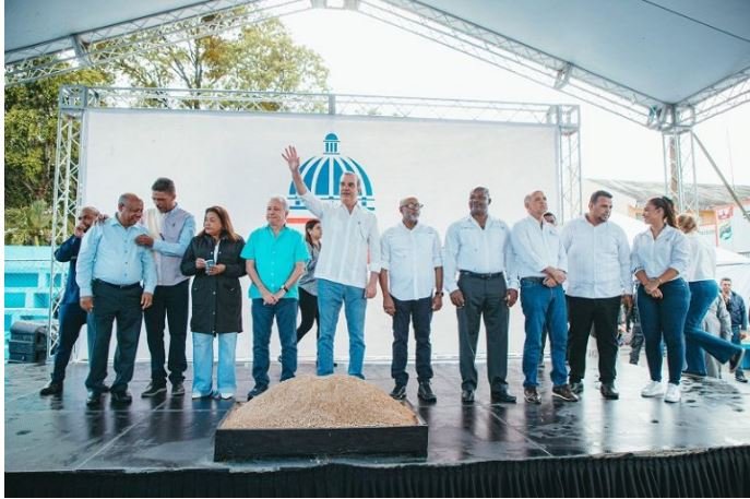 ABINADER 242 Presidente dominicano inaugura e inicia obras en S. Domingo Norte
