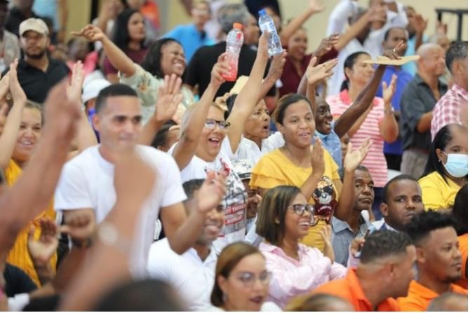 ABINADER 243 Presidente dominicano inaugura e inicia obras en S. Domingo Norte