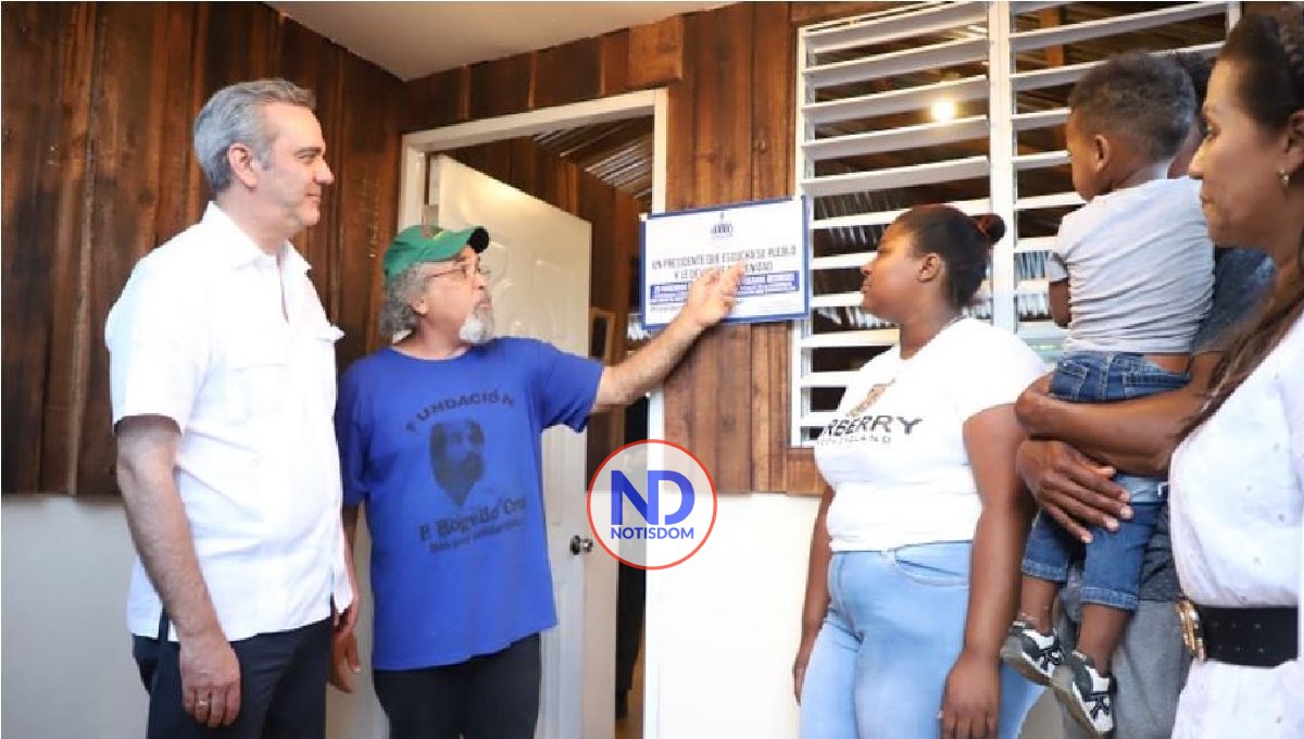 Abinader encabeza entrega de 25 viviendas a familias de Arenoso 2 Abinader encabeza entrega de 25 viviendas a familias de Arenoso