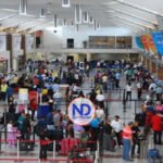 Sigue crisis en aeropuertos de EE.UU; largas filas de viajeros