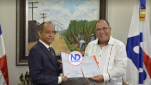 Bienes Nacionales recibe títulos de propiedad del Palacio Nacional y DNI