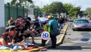 Tras días de espera y una larga fila, inicia venta de boletas para Bad Bunny en PR
