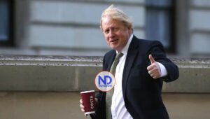 Johnson se despide del Parlamento británico con un «hasta la vista, baby»