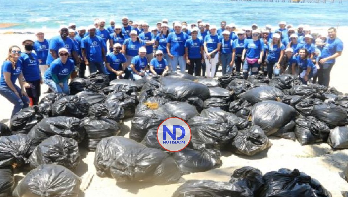 Citi realiza jornada de limpieza en playa de Haina