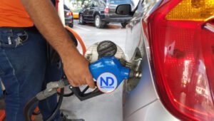 Gobierno congela los precios de los combustibles