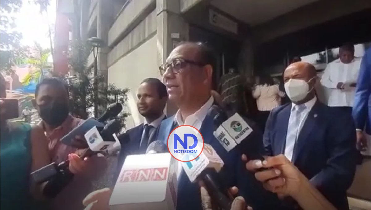 Ministro de OP afirma falta de calidad del asfalto es una situación preocupante