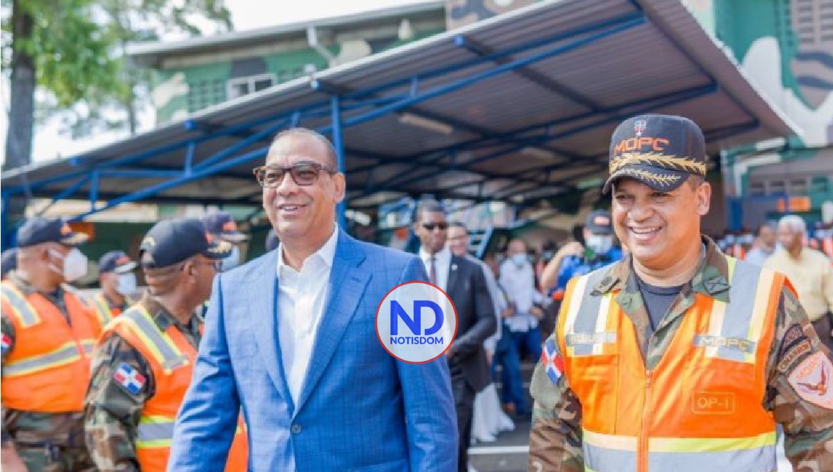 La Comipol del MOPC recibe ambulancias, grúas y equipos