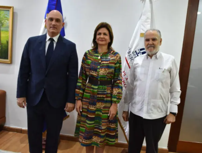 Vicepresidenta juramenta a Pavel Isa Contreras como ministro de Economía 4 ISA RAQUEL Y CEARA Vicepresidenta juramenta a Pavel Isa Contreras como ministro de Economía