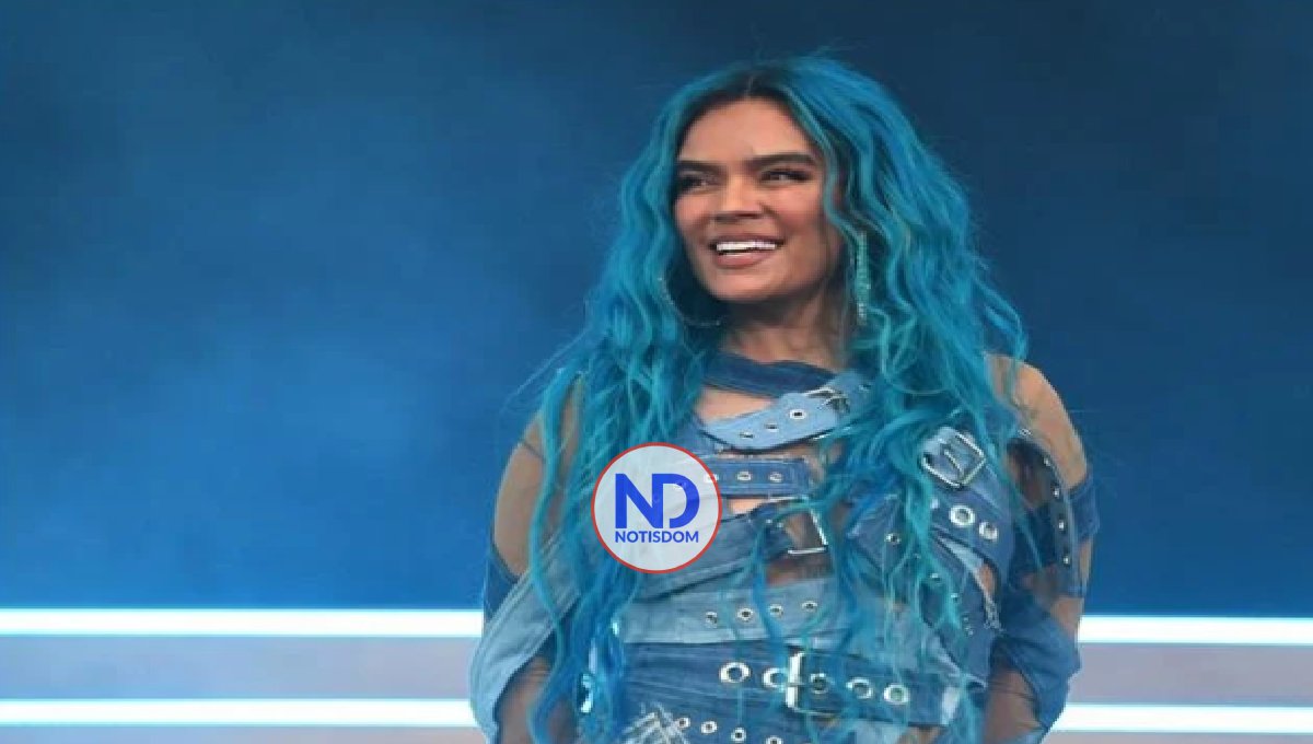 Karol G arrasa en Premios Juventud