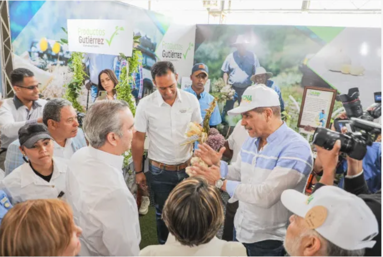 LIMBER CRUZ 5 Abinader entrega RD$124 millones para indemnizar a ex agricultores en Valle Nuevo