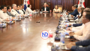 Presidente Luis Abinader encabeza Consejo de Ministros y Directores; tratan Presupuesto 2023
