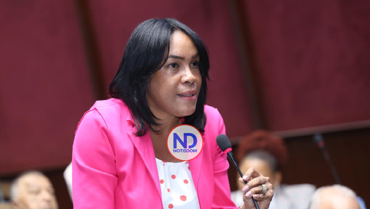 Kenia Bidó: «Estoy complacida por aprobación proyecto de ley que eleva a US$2,500 ‘gracia navideña’»