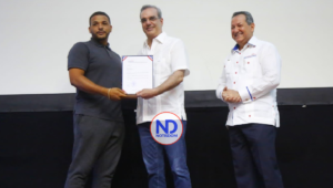 Presidente Abinader entrega 34.4 millones de pesos en préstamos a 227 Mipymes