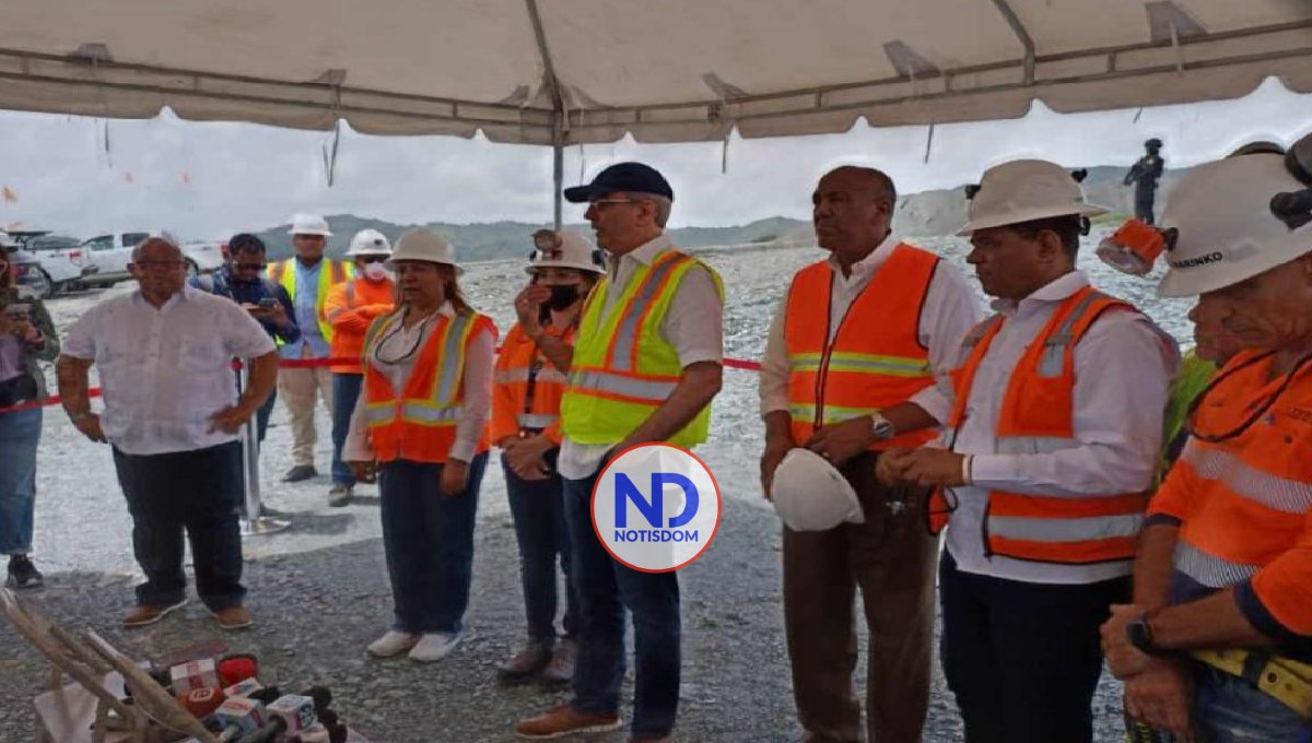 Presidente Abinader visita mina donde están atrapados los obreros en Maimón 2 Presidente Abinader visita mina donde están atrapados los obreros en Maimón