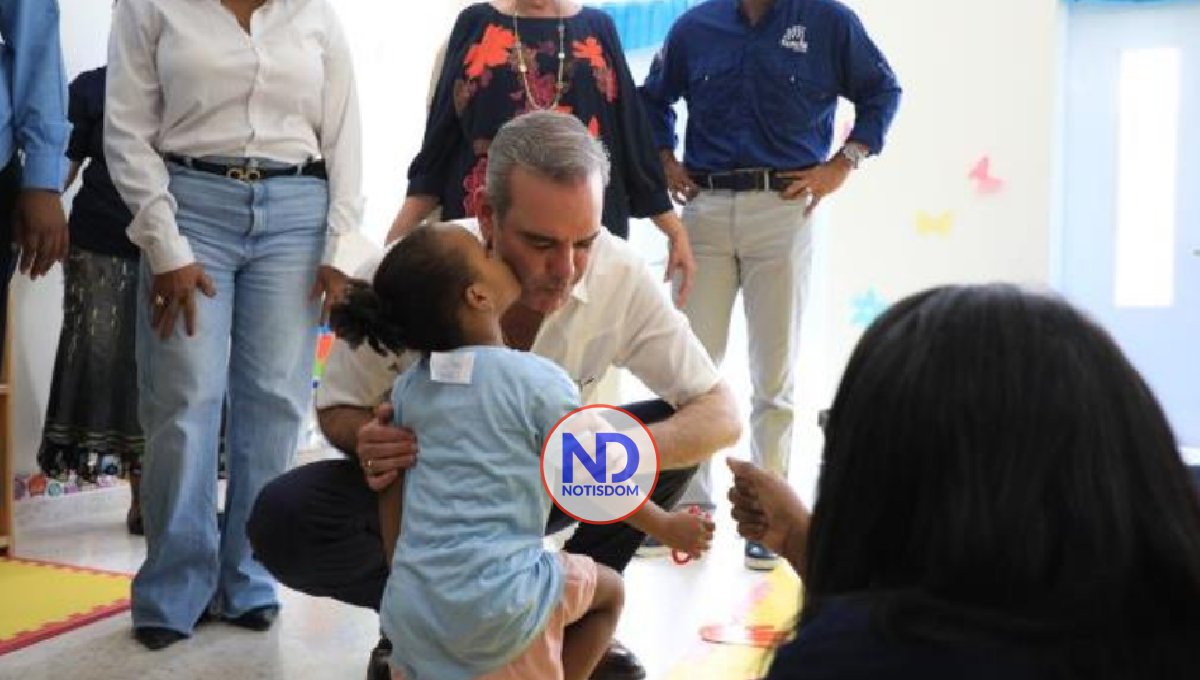 Presidente inaugura una avenida y un centro de atención de infantes