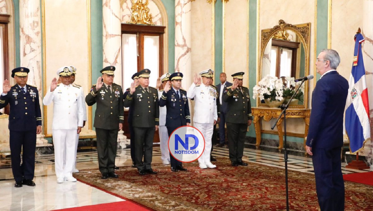 Presidente Abinader juramenta en Palacio a nuevos mandos militares
