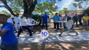 Llevan una exhibición de esgrima para atletas escolares en Samaná