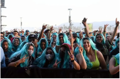 Karol G se despide de su icónica cabellera azul 3 FANASTICOS Karol G se despide de su icónica cabellera azul