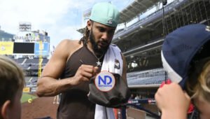 Madre de Fernando Tatís Jr. lo defiende tras suspensión por esteroide