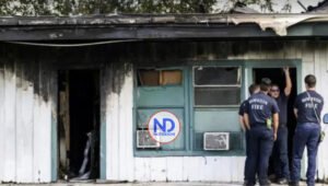 Hombre expulsado por no pagar la renta, quema la casa y asesina a tres vecinos