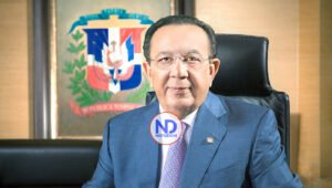 Presidente Abinader ratifica a Héctor Valdez Albizu como gobernador del Banco Central