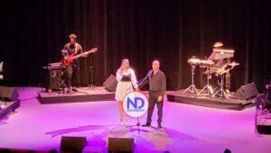 Irving Alberti logra éxito con show de humor en Bellas Artes