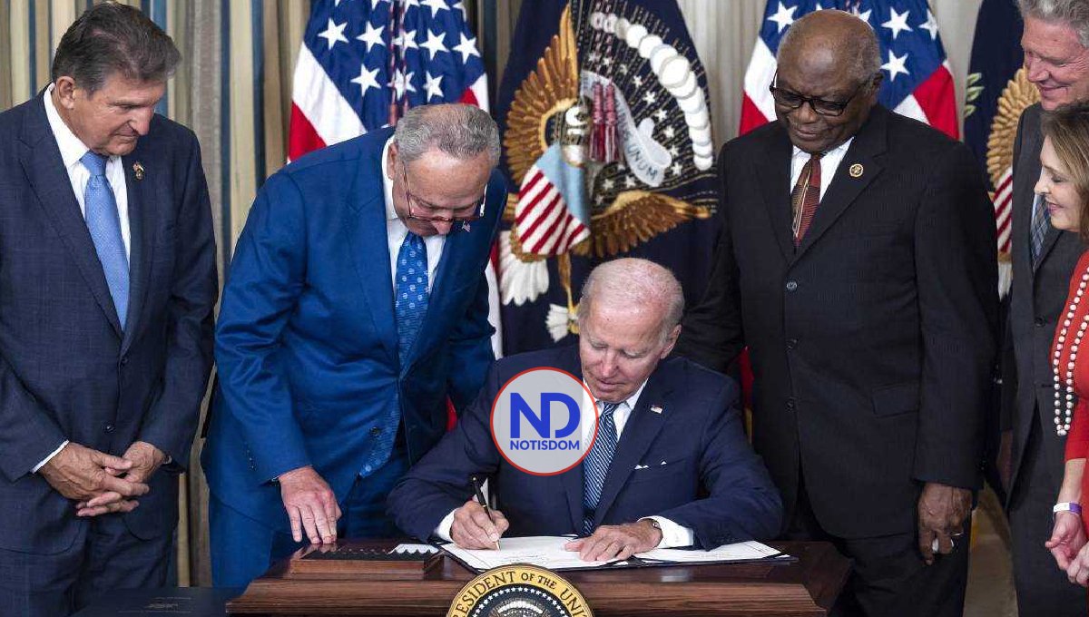 Joe Biden aprueba la ley Ley de Reducción de la Inflación
