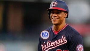 El jardinero dominicano Juan Soto se despide de los Washington Nationals