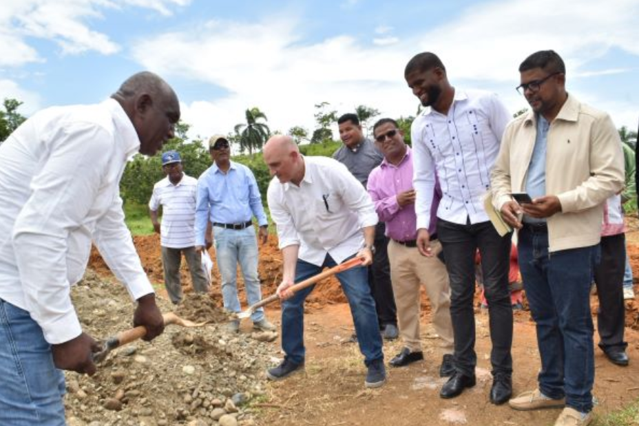 Construyen 100 obras mediante Fondo de Cohesión Territorial RD