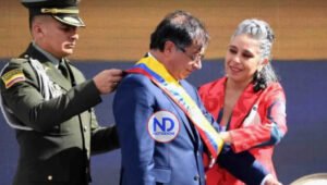 El izquierdista Gustavo Petro jura como presidente de Colombia