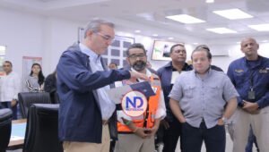 Presidente Abinader recibe informe de la Defensa Civil sobre albergues