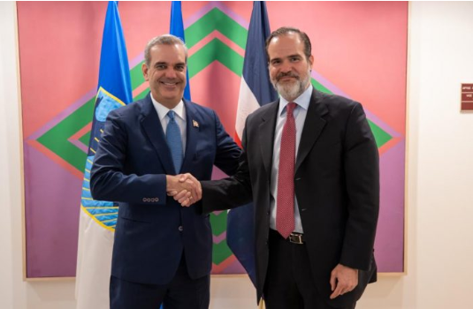 Presidente dominicano se reúne con legisladores de los EE.UU. 4 ABINADER Y MAURICIO Presidente dominicano se reúne con legisladores de los EE.UU.