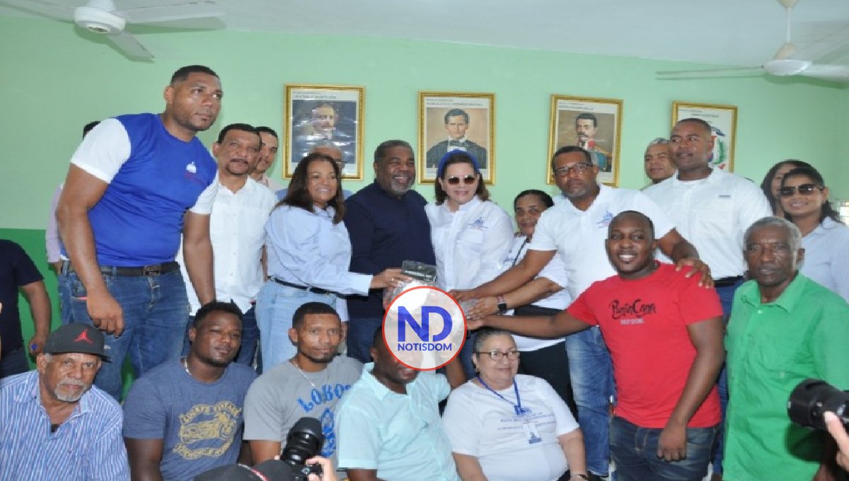 El Gobierno hace entregas por RD$50 millones en Boca Chica