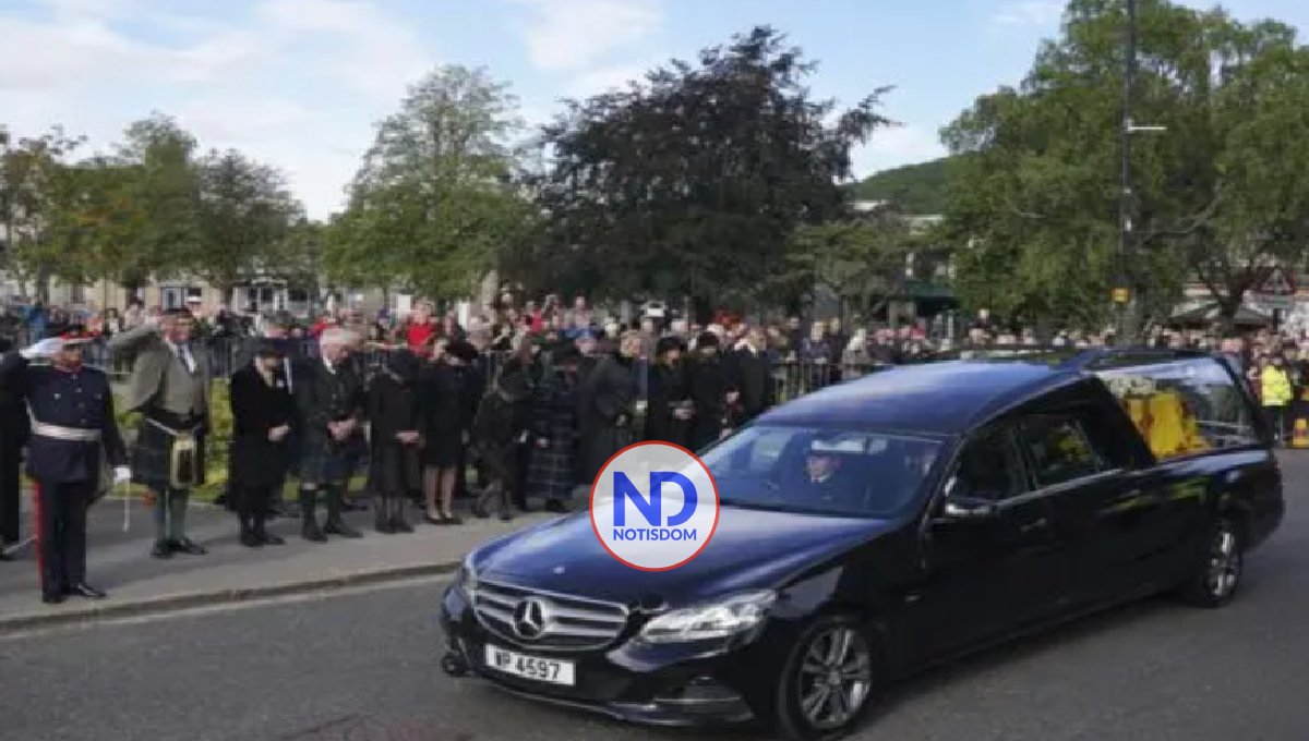 El ataúd de la reina Isabel II recorre Escocia