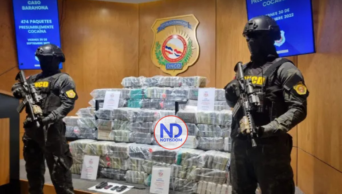 Arrestan cuatro a bordo de lancha con 474 paquetes presumiblemente cocaína