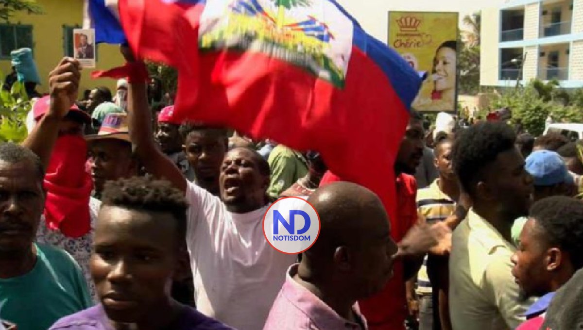 Miles de haitianos salen a las calles contra la inflación y la pobreza