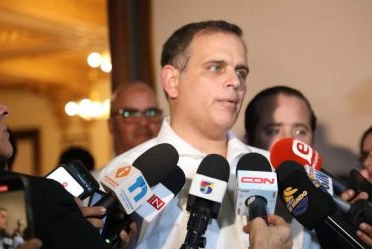 Consejo aprueba presupuesto: un billón 33 mil millones de pesos 3 MIGUEL VICENTE Consejo aprueba presupuesto: un billón 33 mil millones de pesos