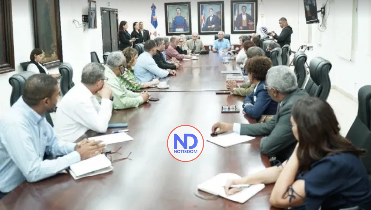 El Minerd instala comisión que revisará la Ley General de Educación