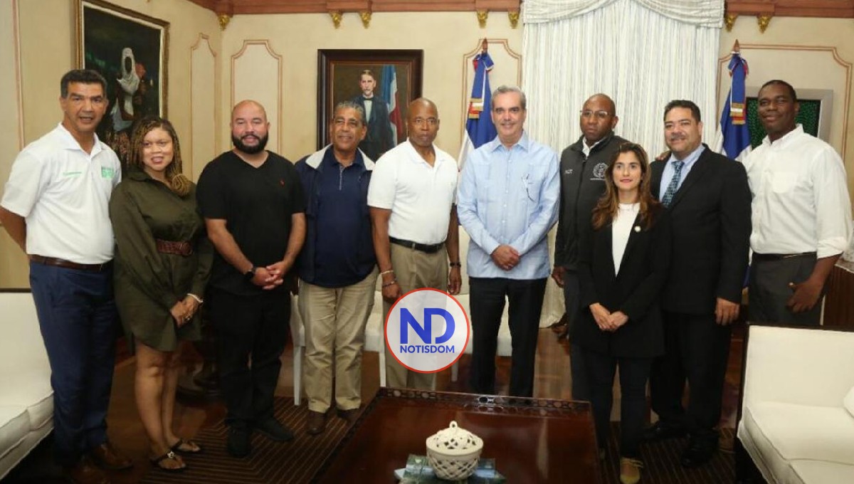 Presidente Abinader recibe comisión de funcionarios de la ciudad de Nueva York
