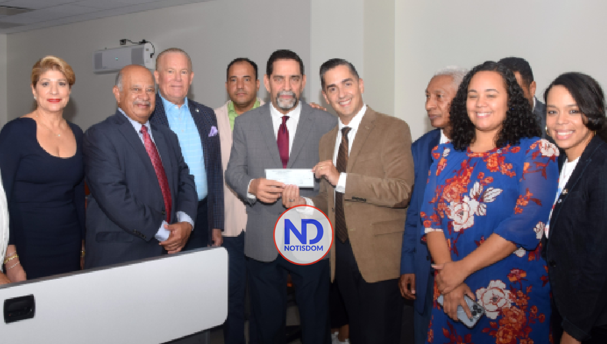 Consulado RD NY dona 10 mil dólares en teletón a favor de dominicanos afectados por Fiona