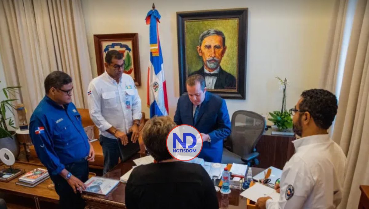 Paliza se reúne con organismos ante posible paso de tormenta Fiona