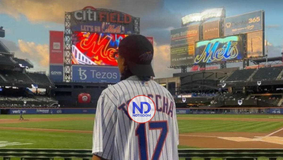Tokischa lanza la primera bola en partido de los Mets y Cubs
