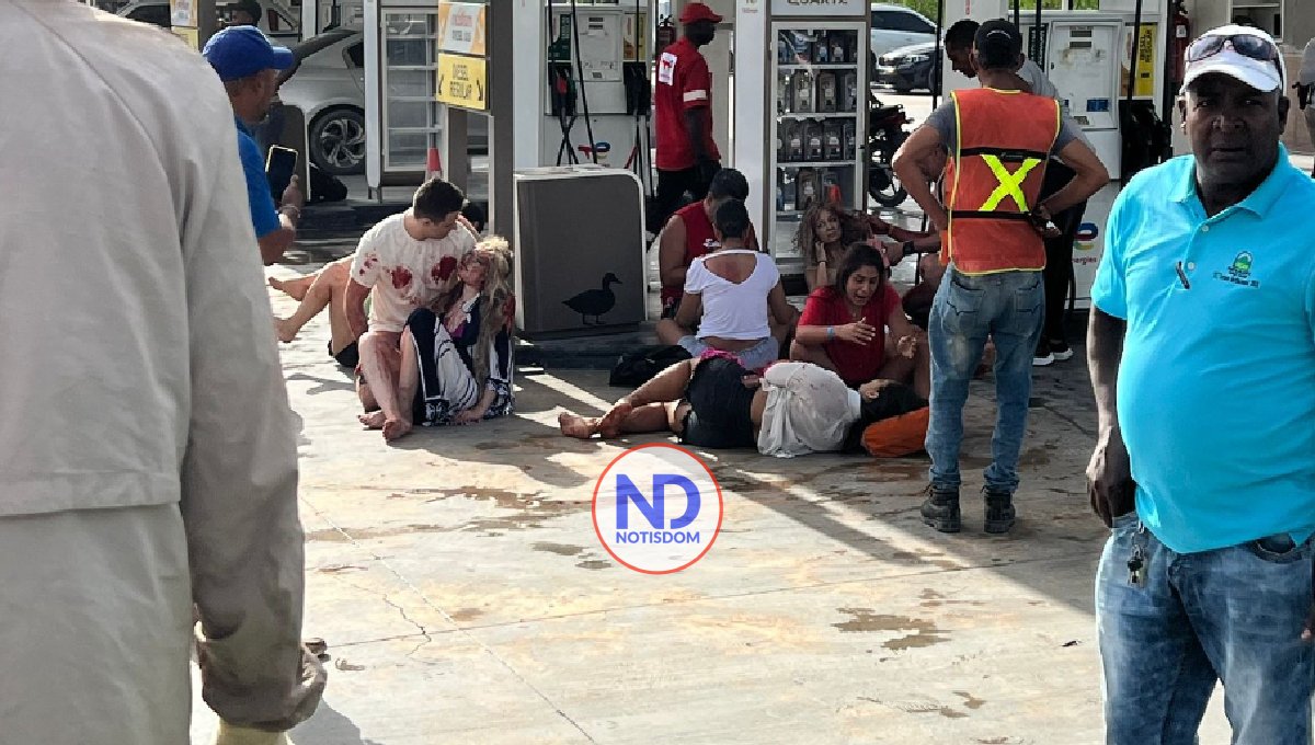 Tres muertos y varios heridos al volcarse autobús llevaba turistas 2 Tres muertos y varios heridos al volcarse autobús llevaba turistas