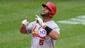 Albert Pujols firmó oficialmente sus papeles de retiro